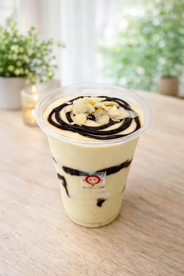 バナナ丸ごと一本はいった「チョコバナナシェイク」