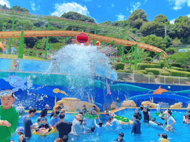 夏季限定でオープンする「温泉湧き水プール」
