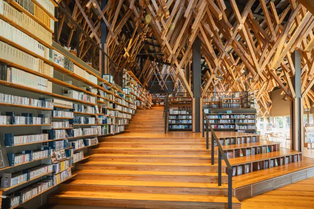 雲之上圖書館（檮原町立圖書館）