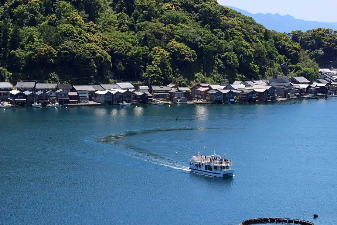 ine bay sightseeing boat