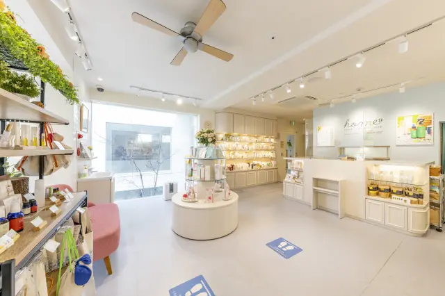 店頭では、ナチュラルアイランドの全商品を試すことができる