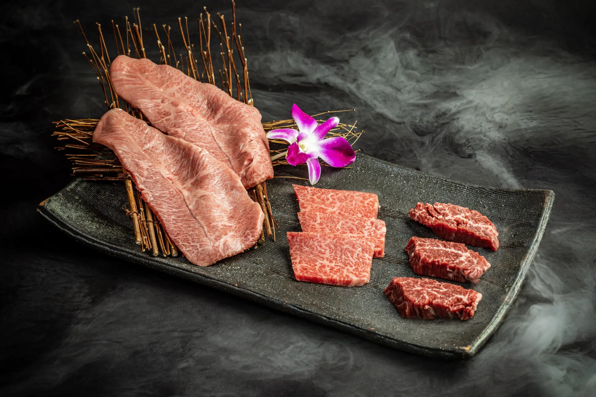 256黒毛和牛焼肉特上盛合せ 和牛焼肉 徳 - メニュー、ランチ・ディナー予算 & アクセス