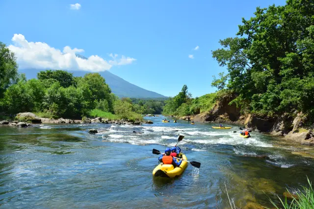 夏はホテル周辺で水辺のアクティビティや登山が楽しめる
©Niseko Hanazono Resort