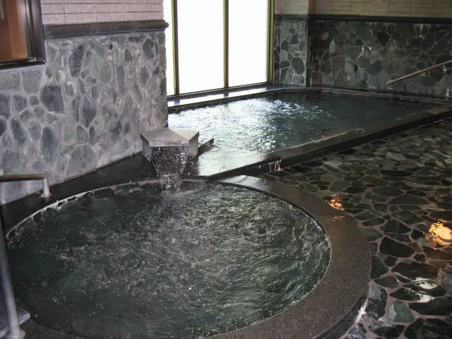 「湯元温泉館」は日帰り入浴もOK（湯原温泉）