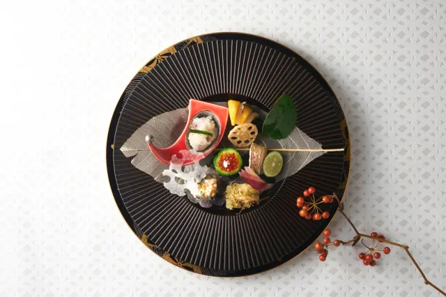盛り付けまでこだわった美しい会席料理を味わえる