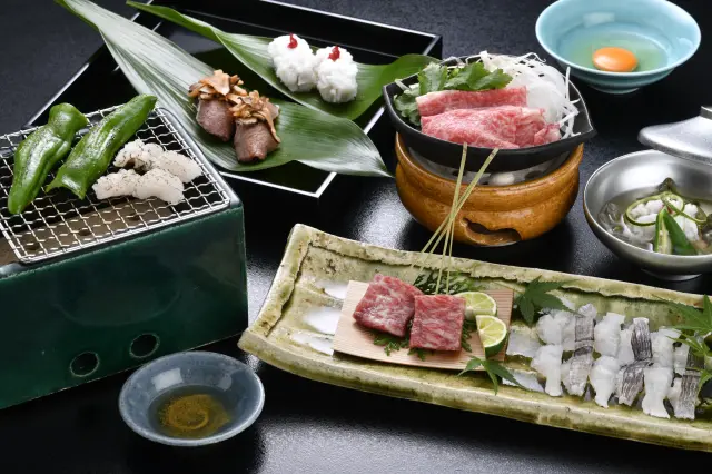 鱧や亀岡牛など、京都ならではの食材を使った季節の特選料理