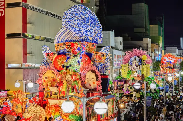 27台の山車が並ぶ後夜祭