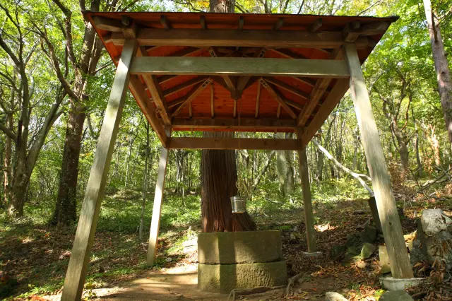 井戸の水面に自分の姿が写らなかったら余命が短いとされる「姿身の井戸」