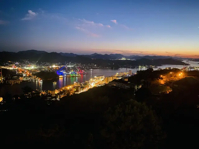 イベント時の夜間運行光景