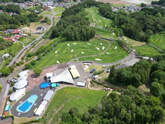 里山を活かした自然豊かな園内
