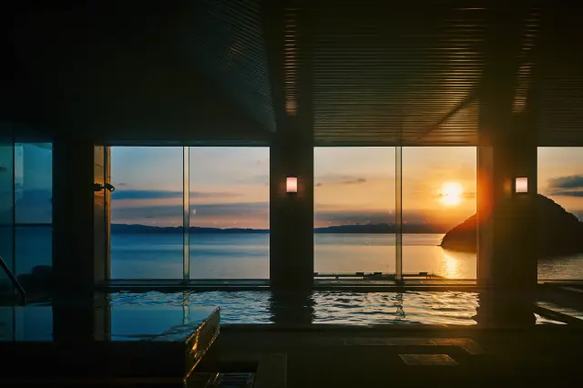 展望風呂から望む夕暮れ時の眺望がおすすめ