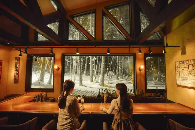 還有在森林中享受雪景與美酒的「Soh‘s BAR」