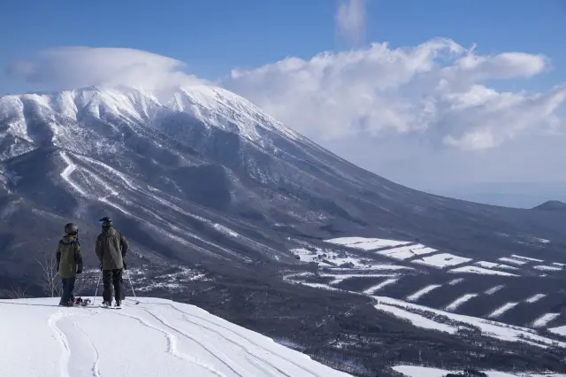 在澄澈的空氣中遠眺岩手山的身影