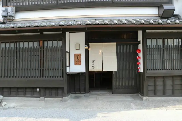 旧邸宅を利用した趣ある外観