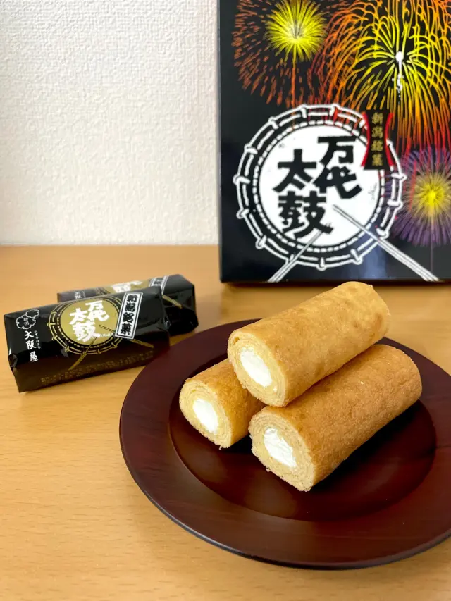 ソフトクッキー生地の中にクリームを入れて和太鼓を表現