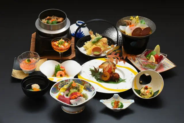 夕食では青森の旬の恵みをいただける