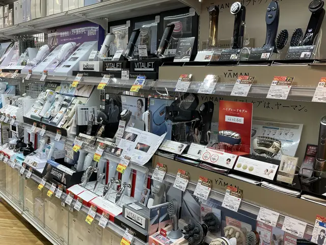 各种最新流行的美容美发家电商品琳琅满目