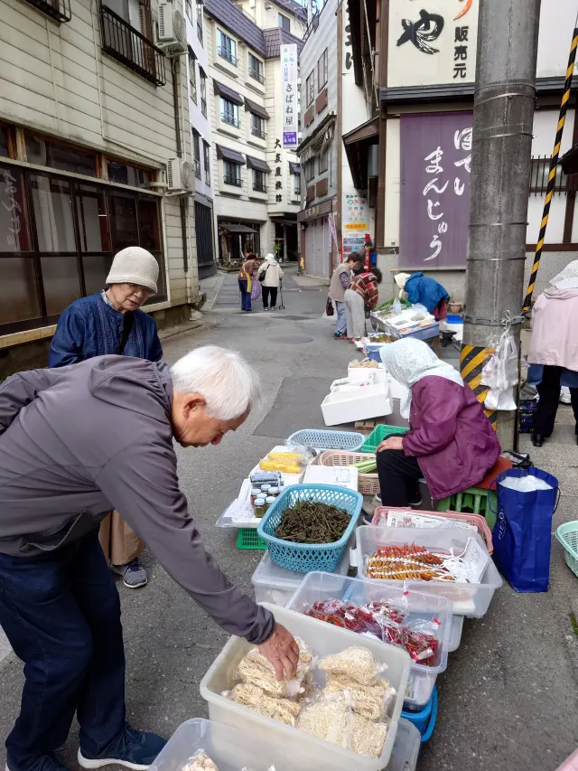 冬場を除く毎日開催される朝市が名物