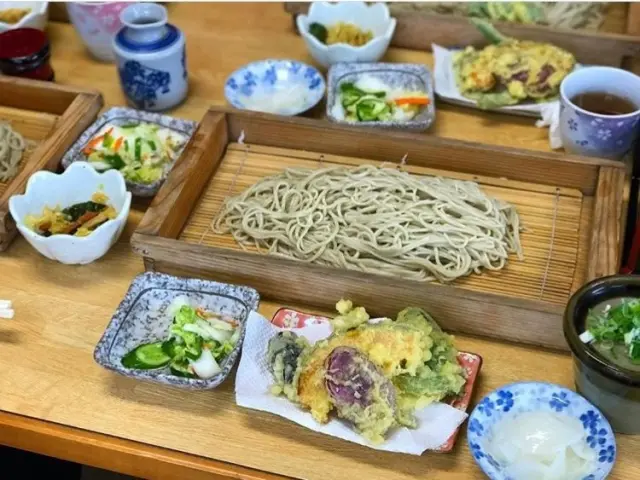 「そば処 はらっ葉」で提供する手打ちそば