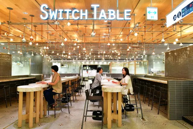 イートインスペース「SWITCH TABLE」