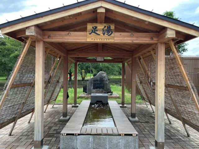気軽に楽しめる無料の足湯