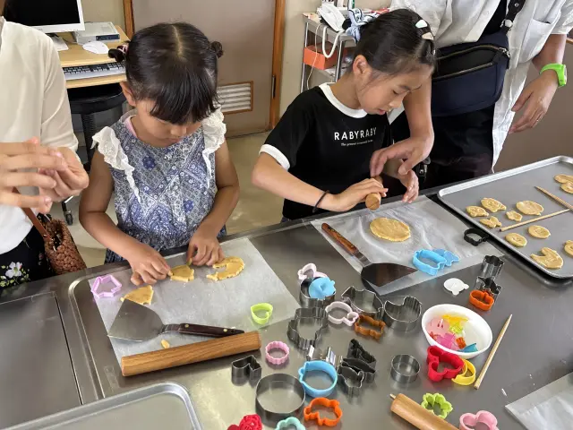 アップルファイバー入りクッキー作りが出来るりんご菓子工房
