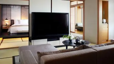 モダン ジャパニーズ スイートは伝統的な和のデザインを取り入れた空間