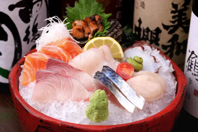 新鮮な魚介たっぷりの「刺身どっさり盛り」