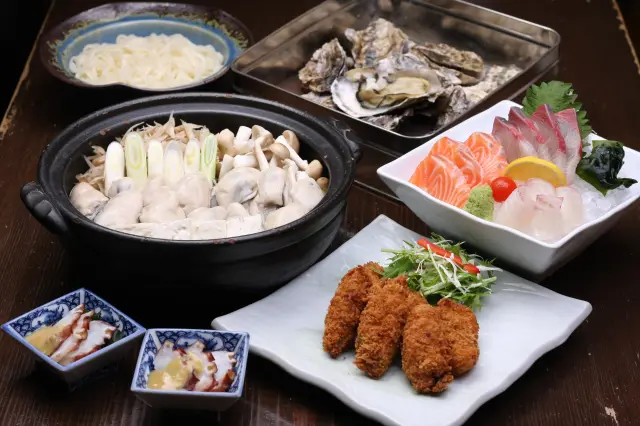 あらゆる牡蠣料理と飲み放題付きの「かきコース」