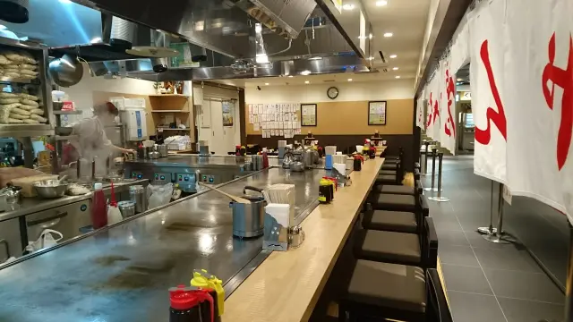目の前で焼かれるライブ感を味わえるカウンター席
