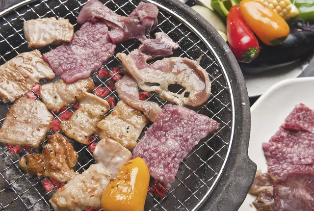 炭火焼肉牛恋