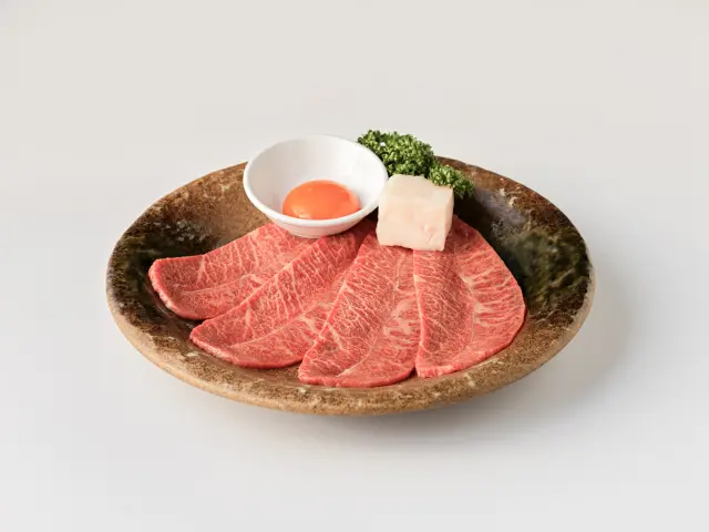 赤身肉の味わい深さを感じる「榊山牛お任せ 赤身4種盛り」