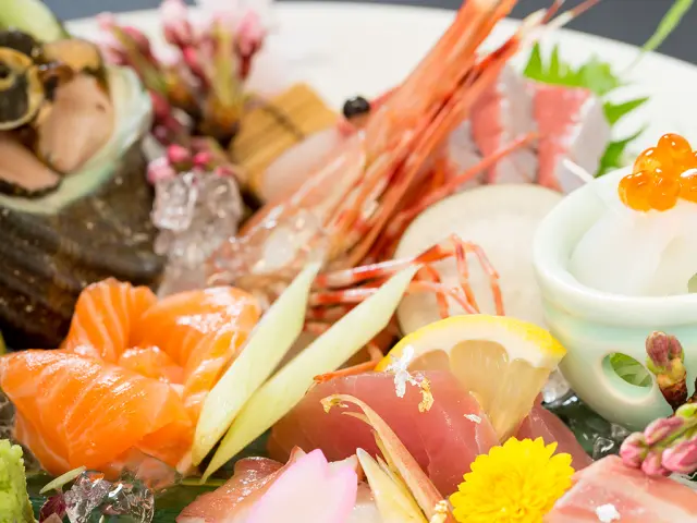 旬の魚介が味わえる人気の「刺身盛り合わせ」　※写真はイメージです。
