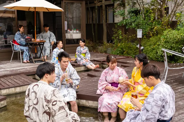 カフェでテイクアウトして足湯が楽しめる「もっしぇ湯」