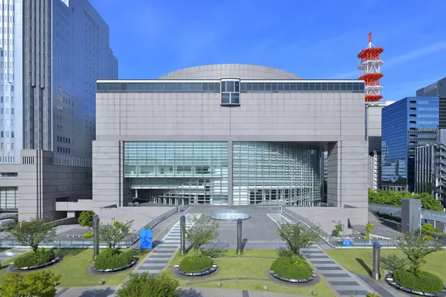 名古屋の中心部・栄エリアの中心部に建つ文化芸術の殿堂