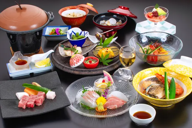 夕食は会席料理が楽しめる ※写真はイメージ
