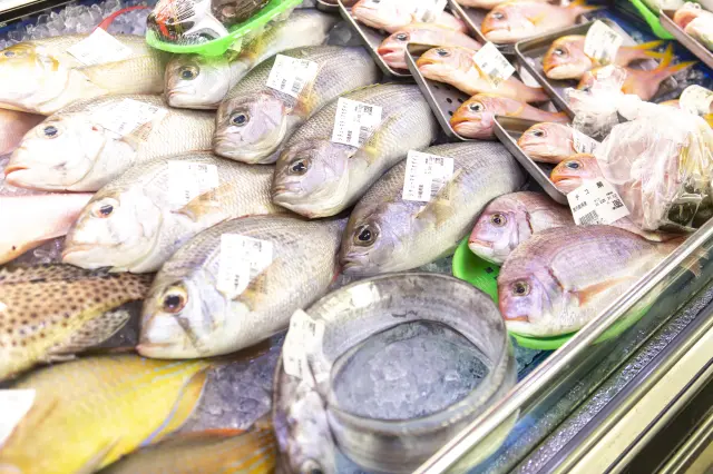 ほかでは見かけない珍しい魚も並ぶ