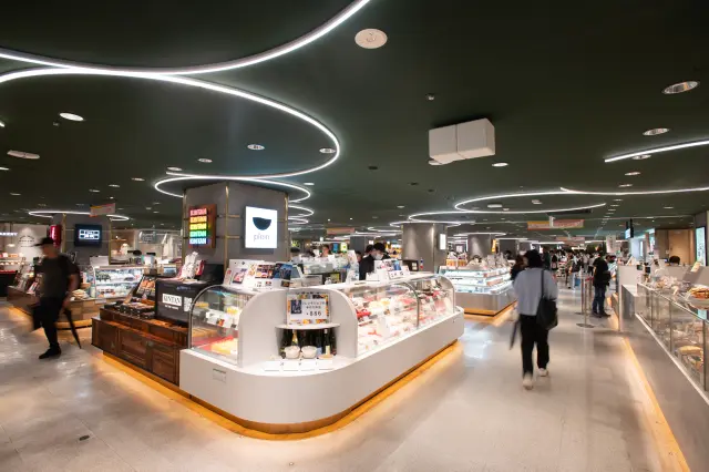 約40店舗のデリ専門店が集まる「しぶちか」