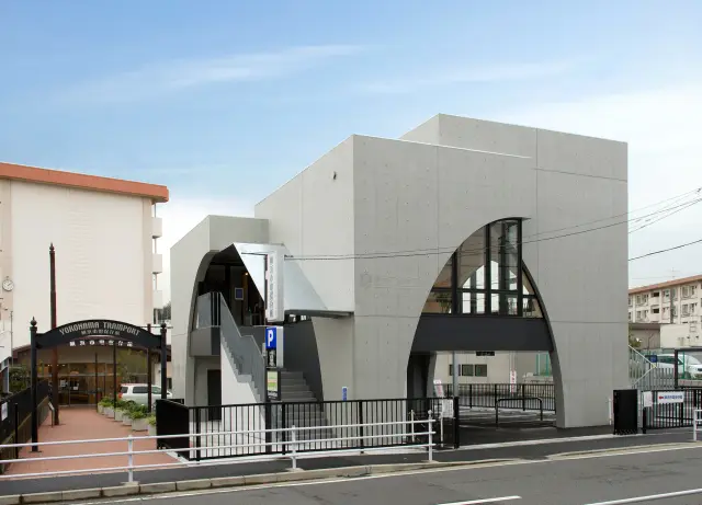 1973年の開館以来、数多くの来館者を出迎えてきた