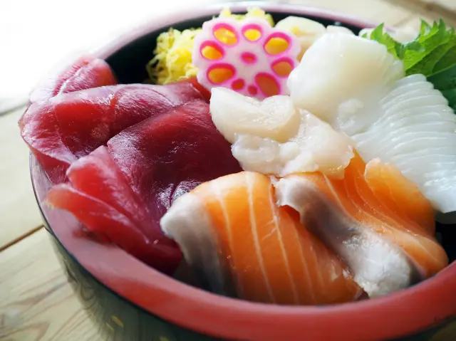 新鮮な魚介類を味わえる飲食店も