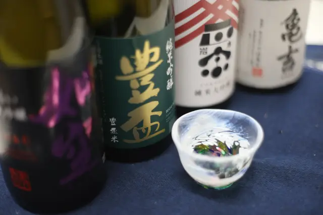 種類豊富な地酒も青森みやげに人気