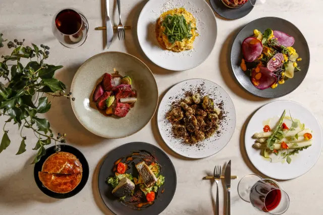 モーニングからランチ、カフェ、ディナーまで終日楽しめる