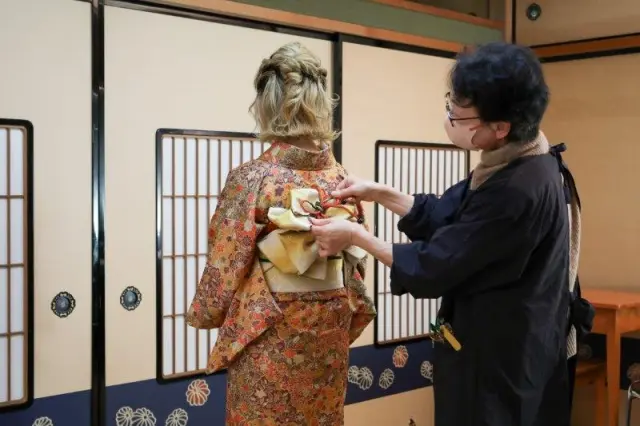 専門のスタッフが小物選びから着付けまでサポート