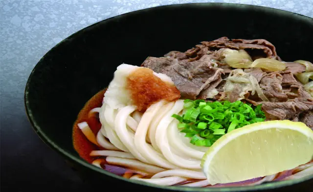 牛肉と大根おろしを乗せた「肉ぶっかけうどん」