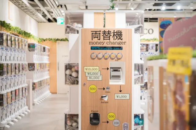 各フロアに両替機も設置されている