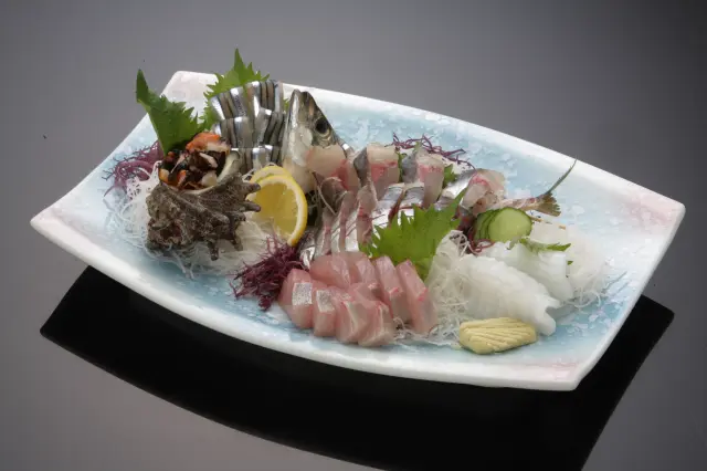 長崎の海鮮を味わえる「地魚の盛り合わせ」
