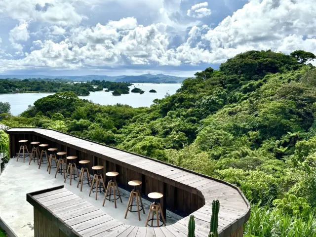 自然をダイレクトに感じられる絶景カウンター