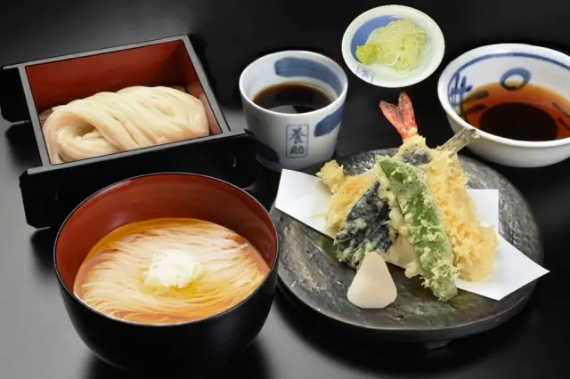 店舗では食事処も併設、稲庭干温飩を味わうことができる