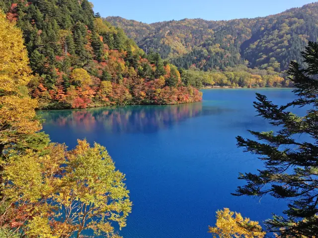 一沼など紅葉の名所も点在