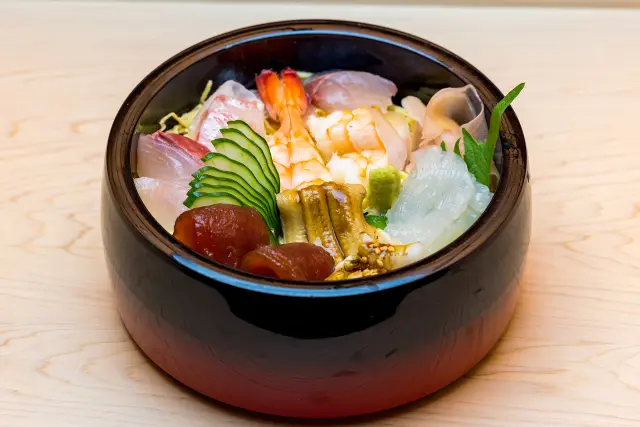 ランチ限定の「日替わりちらし寿司」
